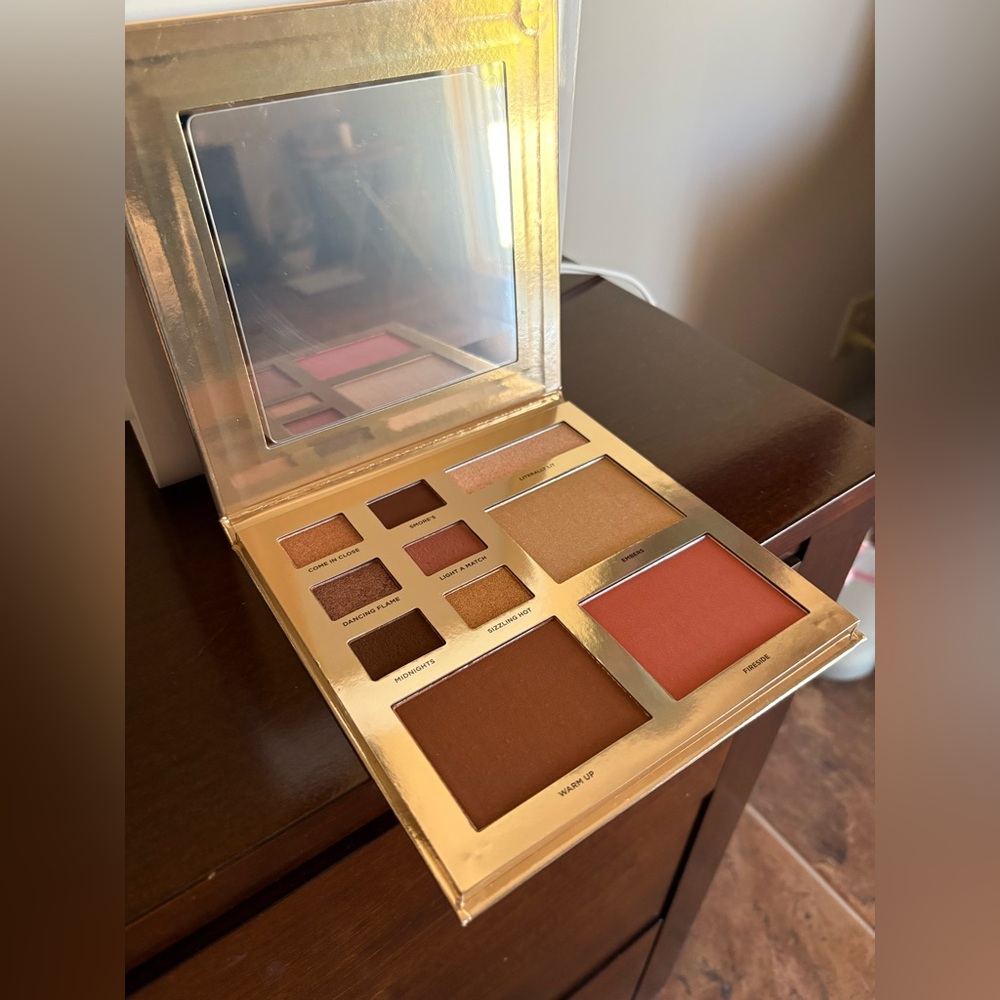 ICONIC LONDON “Heat Of The Moment” Face & Eye Palette